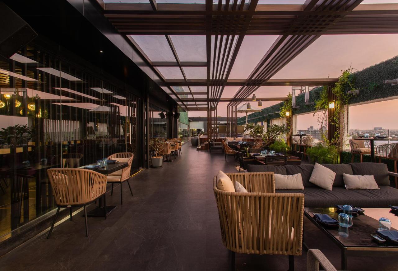 Novotel Chennai Chamiers Road Exterior foto The 137 Pillars Hotel