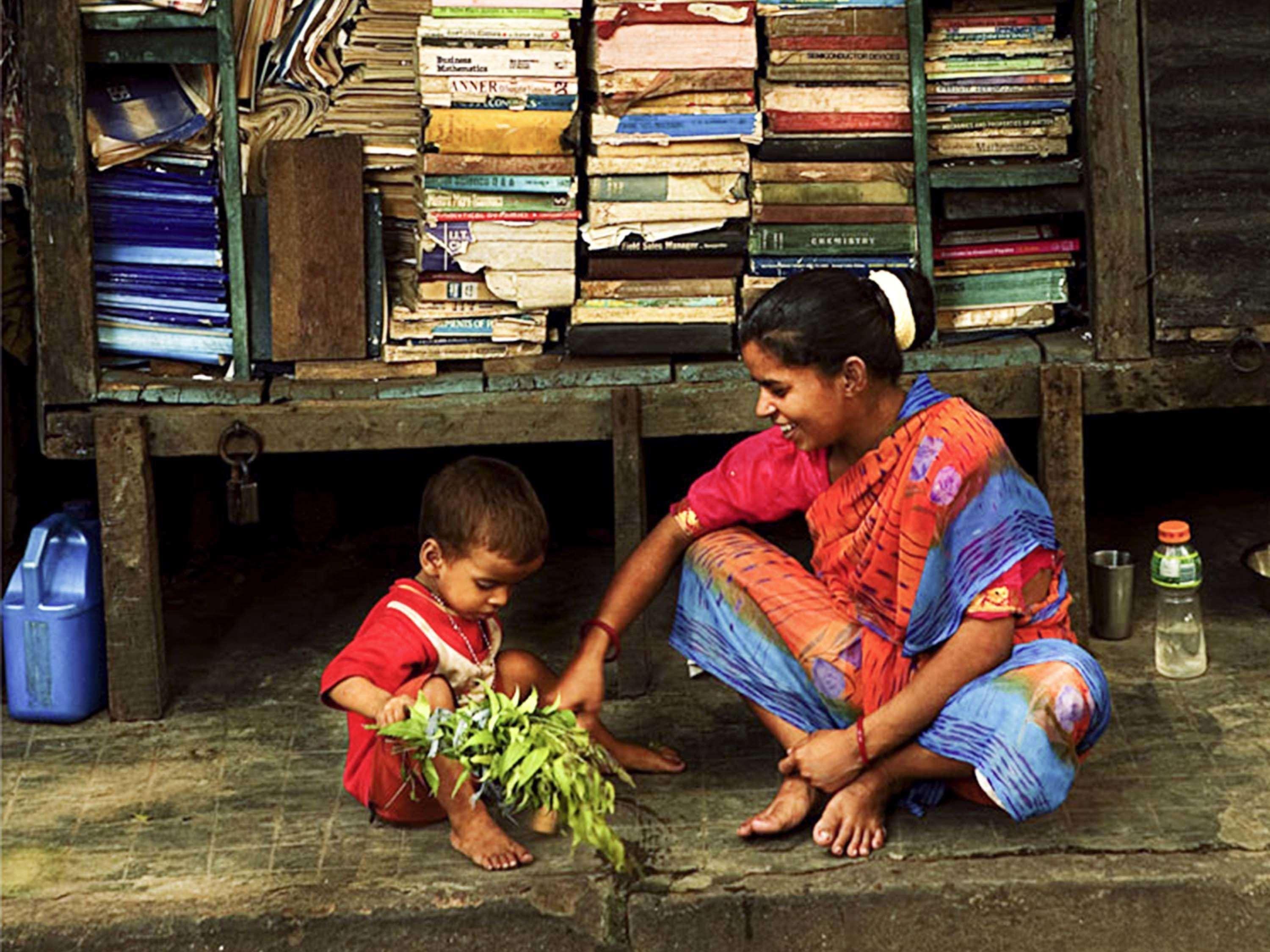 Novotel Chennai Chamiers Road Exterior foto Mother and child in Bangladesh