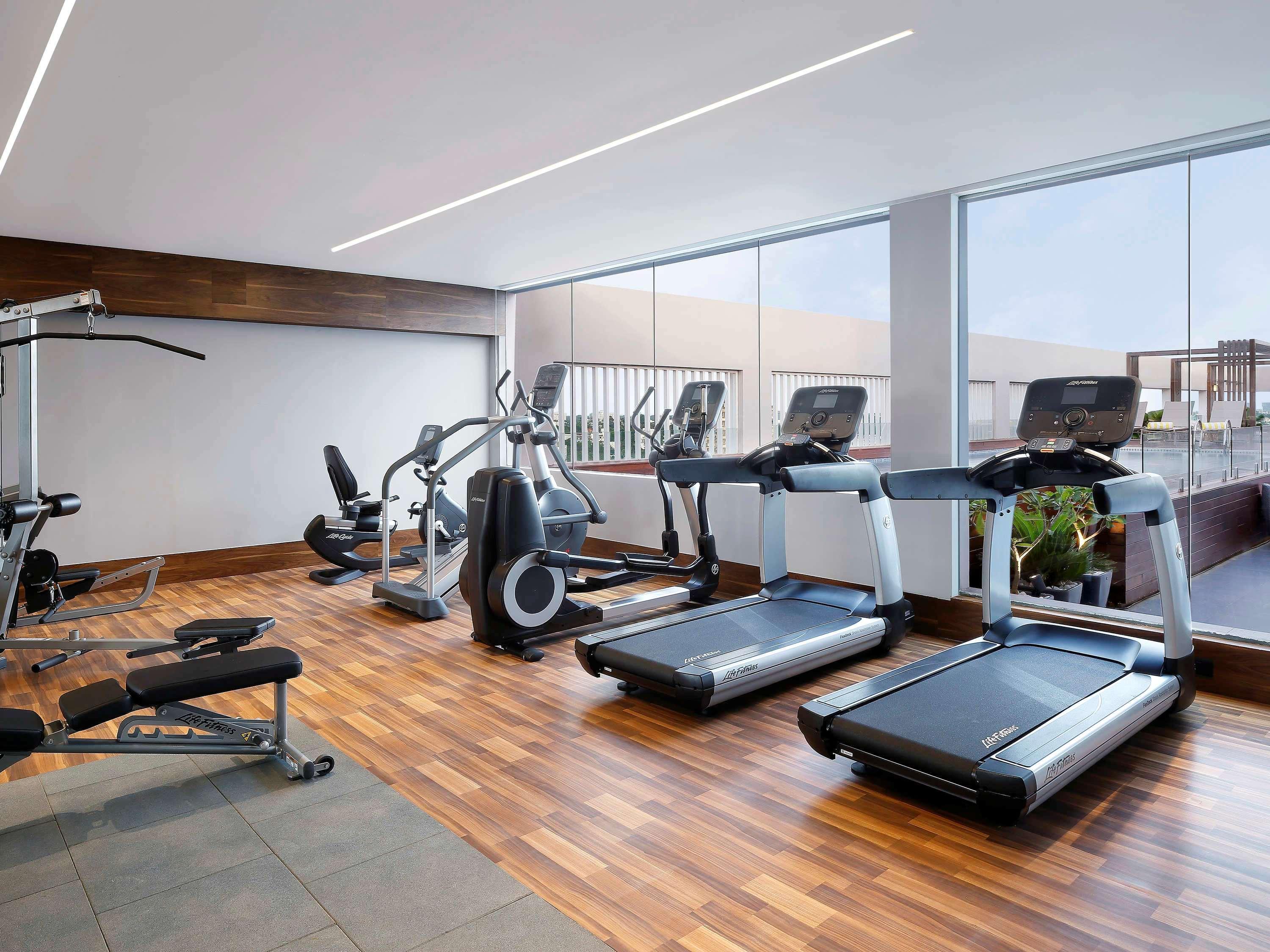 Novotel Chennai Chamiers Road Exterior foto The gym at the hotel