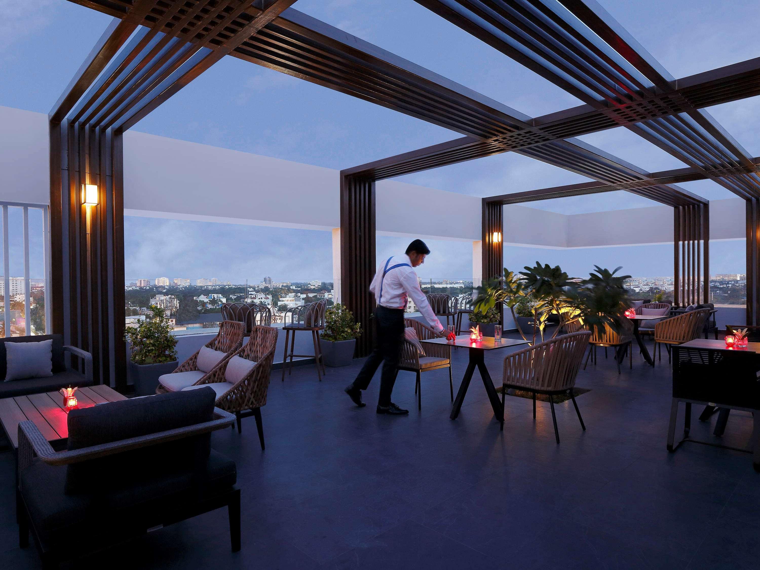 Novotel Chennai Chamiers Road Exterior foto The 137 Pillars Hotel