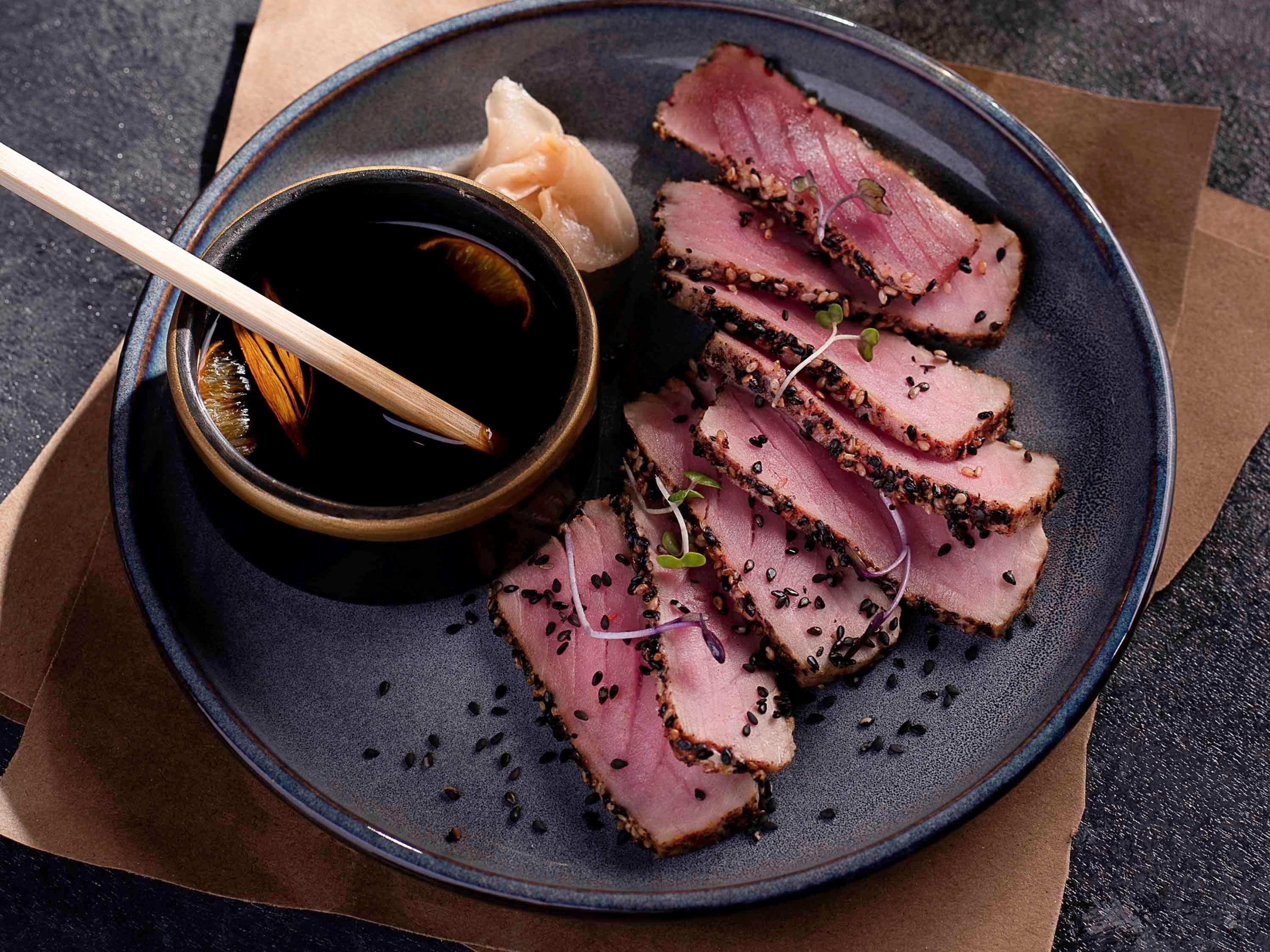 Novotel Chennai Chamiers Road Exterior foto Tuna sashimi