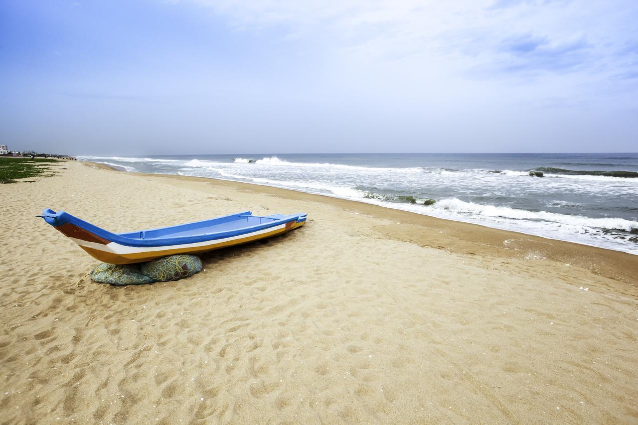 Novotel Chennai Chamiers Road Exterior foto Marina Beach